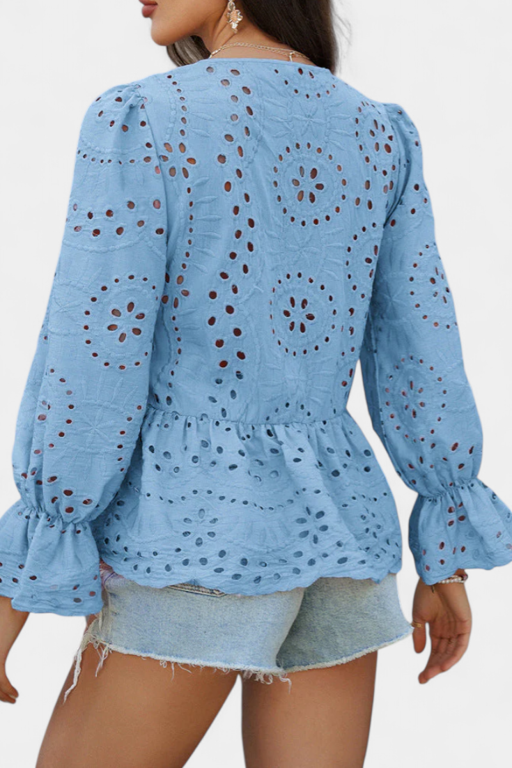 Lola | Top Bohemio de Encaje con Corte Fluido